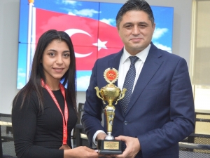 Aliağalı Gamze Demir’in Türkiye Üçüncülüğü Gururu