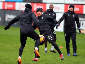 Beşiktaş’ta Derbi Hazırlıkları Yağmur Altında Başladı