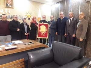 Aday Adayları, Ak Parti İl Başkanı Karabıyık’a 57. Alay Sancağı Hediye Ettiler