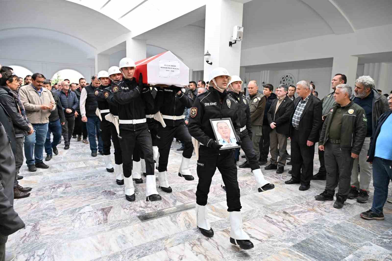 gecirdigi-rahatsizlik-sonucu-vefat-eden-polis-memuru-son-yolculuguna-ugurlandi