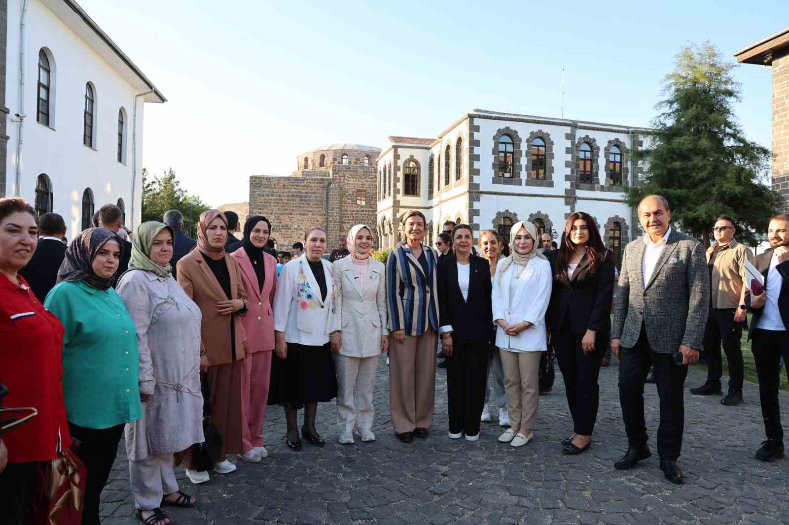 bakan-goktas-ailesinden-guc-alan-toplumlar-daha-direncli-olur
