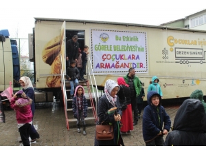 Sinemaya Gidemeyen Çocuklar İlk Kez Gezici Sinemayla Buluştu