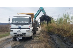 Gölmarmara’da 2 Kilometrelik Dere Temizlik Çalışması Başladı