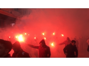 Galatasaraylılar, Meşalelerle Dolmabahçe’ye Gidiyor