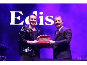 Ünlü Sanatçı Edis, Torosları Coşturdu