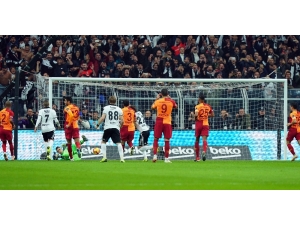 Spor Toto Süper Lig: Beşiktaş: 1 - Galatasaray: 0 (İlk Yarı)