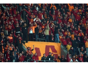 Galatasaray Taraftarından Tff Ve Cüneyt Çakır’a Tepki