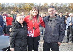 Şennur Demir Memleketinde Coşkuyla Karşılandı