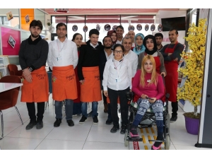 Kayyum İle Hayata Tutundular