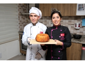 Engelli Genç, Aldığı Eğitim İle Aşçı Yardımcısı Oldu