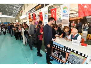 Banu Avar Ve Emre Kongar Adana’da Fuara Katıldı