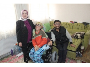 Bedensel Engelli Çiftin Evliliği Herkese Örnek Oluyor