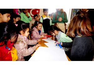 Öğrenciler Engelli Olmanın Zorluklarını Sergiledi