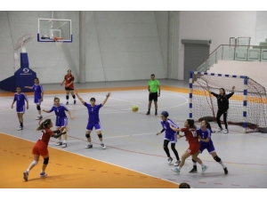 Nevü, 2. Lig Hentbol Müsabakalarına Ev Sahipliği Yapıyor