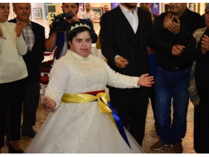 Down Sendromlu Özlem’in Hayali Gerçek Oldu