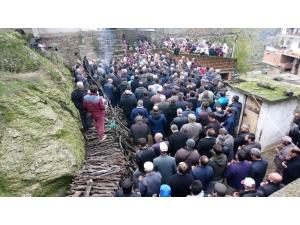 Trafik Kazasında Hayatını Kaybeden Güllü Hafız’ı Son Yolculuğuna Uğurlandı