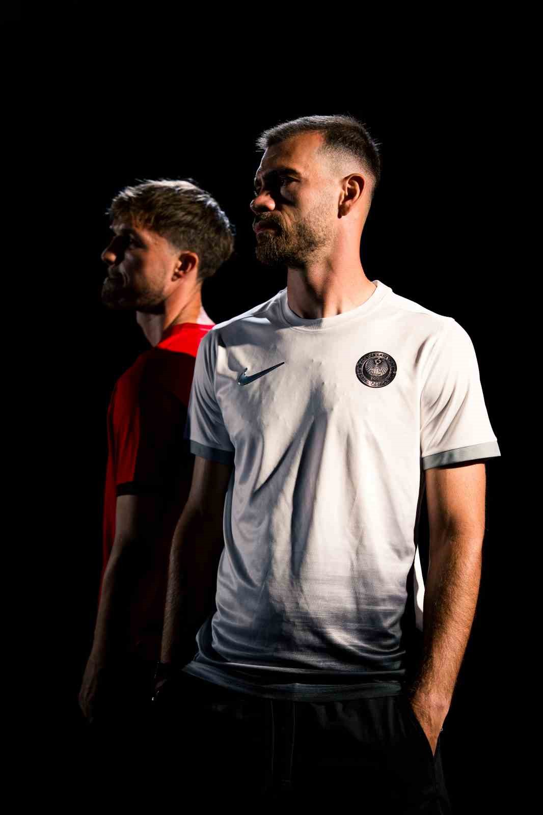 genclerbirligi-2026-2027-sezonu-formalarini-tanitti