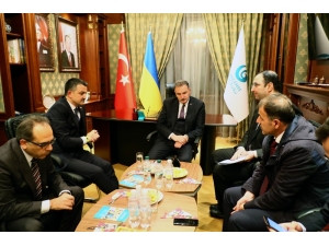 Bakan Pakdemirli, Ukrayna’da Yunus Emre Enstitüsünü Ziyaret Etti