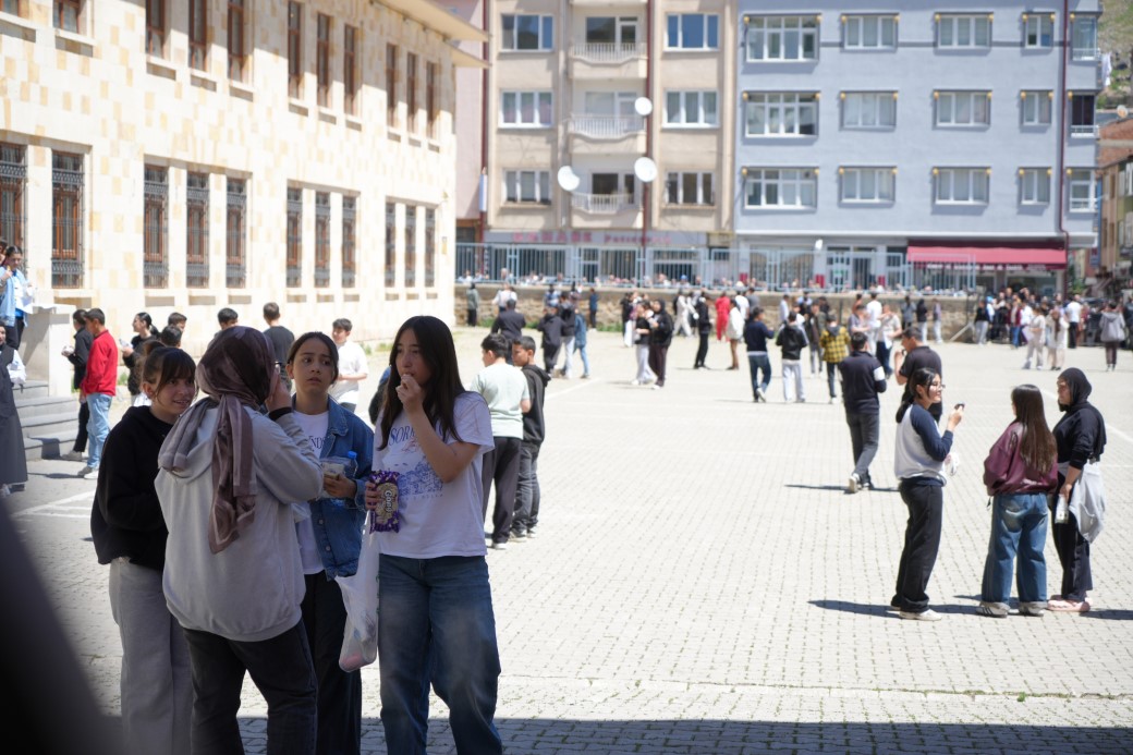 lgs-maratonu-sona-erdi-kimlgini-unutan-da-oldu-gec-kalan-da