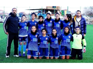 Bayanlarspor 1 Basamak Geriledi