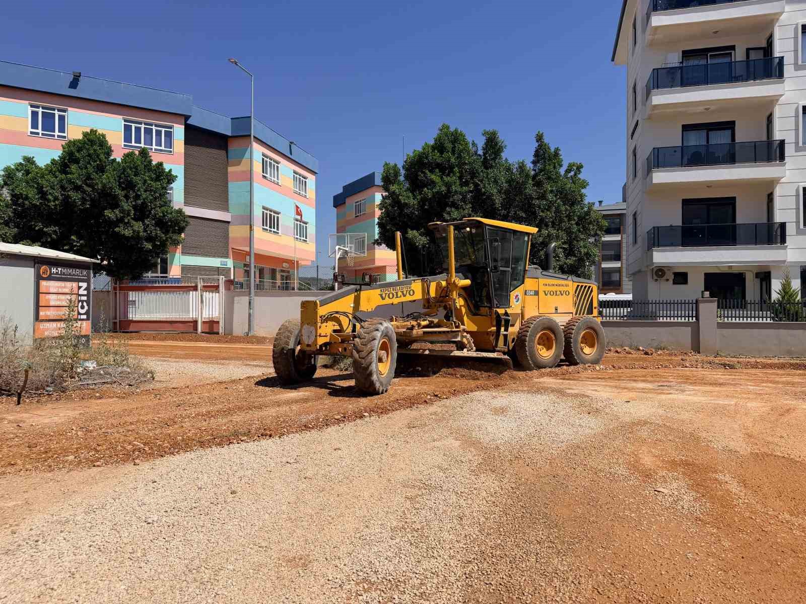 kepez-den-demirel-mahallesi-nde-5-bin-170-metrelik-sathi-asfalt-calismasi