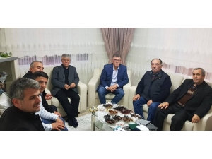 Başkan Duymuş, Umreden Gelen Vatandaşları Ziyaret Etti