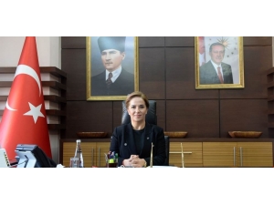 Vali Kocabıyık: "Kadınlarımız Günümüzde Sayısız Başarı Hikayeleri Yazmakta"