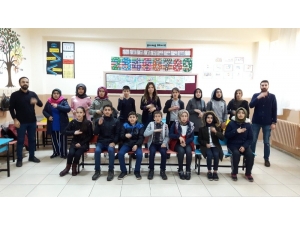 Bingöl’de Öğretmen Ve Öğrencilerin Çalışması Duygulandırdı