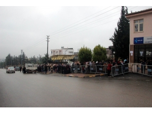 Kilis’te 6 Aylık İş İçin Uzun Kuyruklar Oluştu