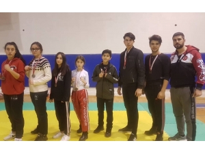 Pazaryerili Sporcular Kick Boksta Madalyaları Topladı