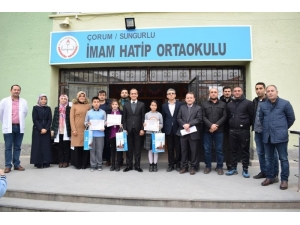 Sungurlu’da En Çok Kitap Okuyan Öğrenciler Ödüllendirildi