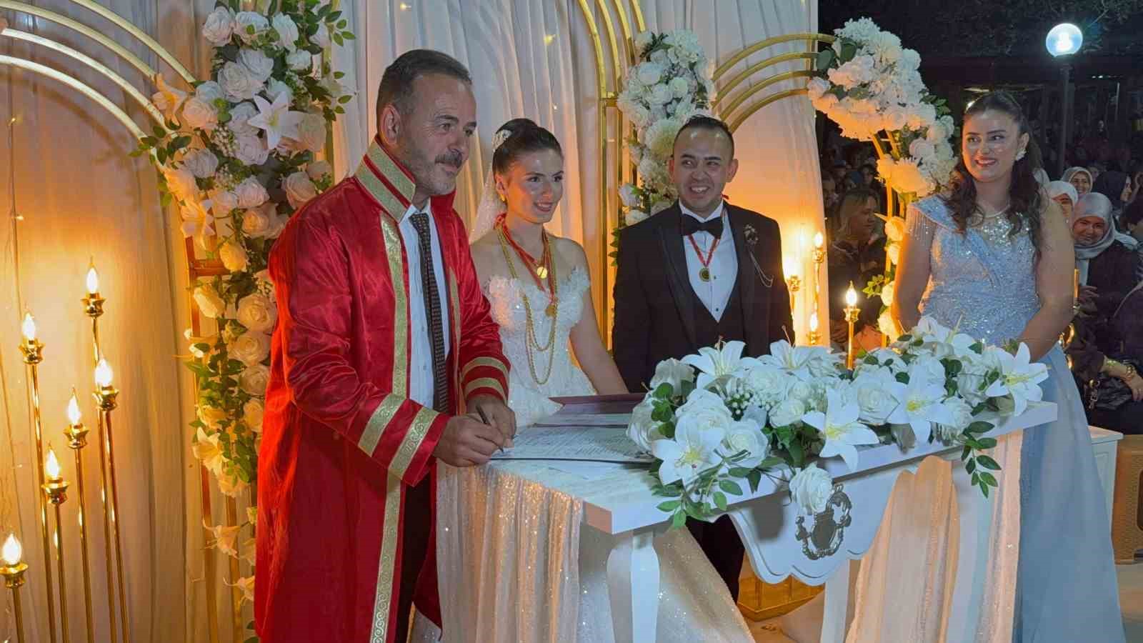 can-da-muhtar-baba-oglunun-nikahini-kiydi