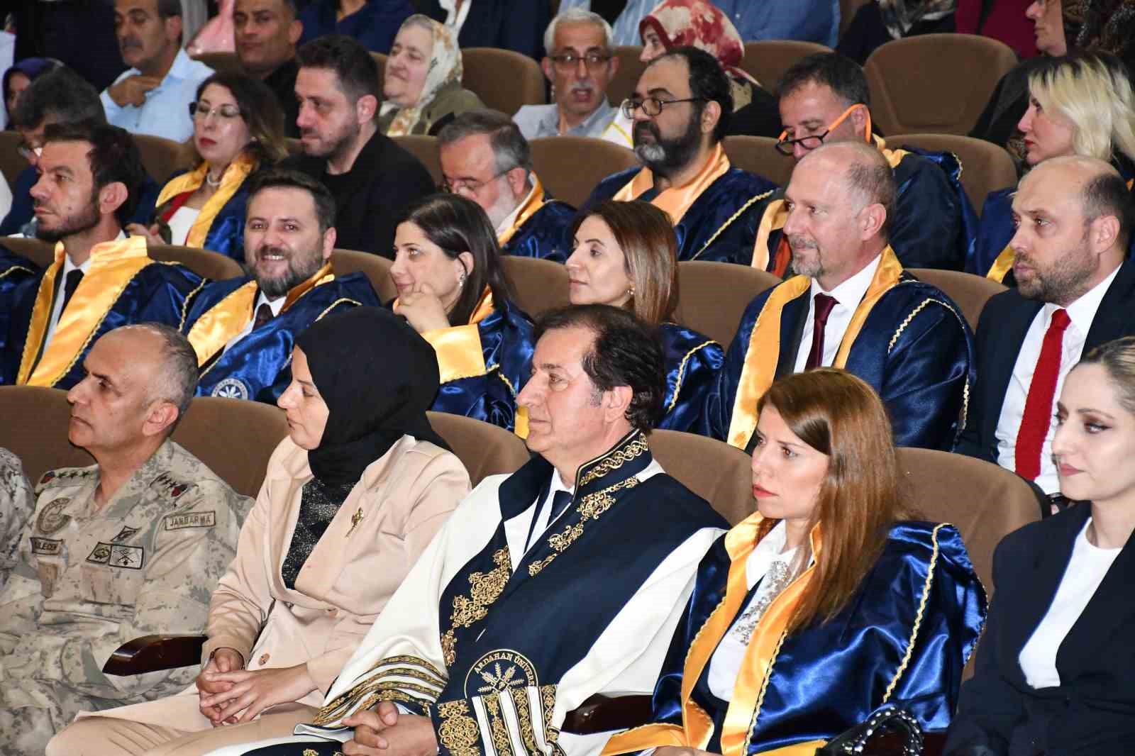 ardahan-universitesinde-mezuniyet-vtijama