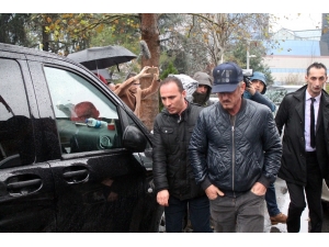 Ünlü Oyuncu Sean Penn, Suudi Konsolosluğunda