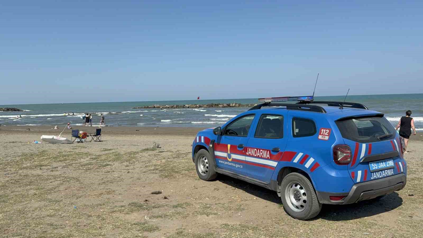 samsun-da-ayni-yerde-pes-pese-bogulma-tehlikesi-4-kisi-hastaneye-kaldirildi