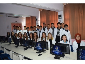 73 Yıllık Okul Bugün Bilişimci Yetiştiriyor