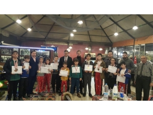 Başarılı Sporcular Ödüllendirildi