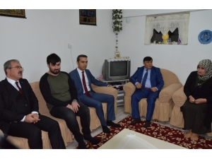 Vali Toaman Şehit Ailesini Ziyaret Etti