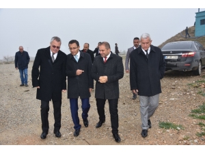 Vali Deniz, Alaşehir’de Sera Osb’sinin Yapılacağı Araziyi İnceledi