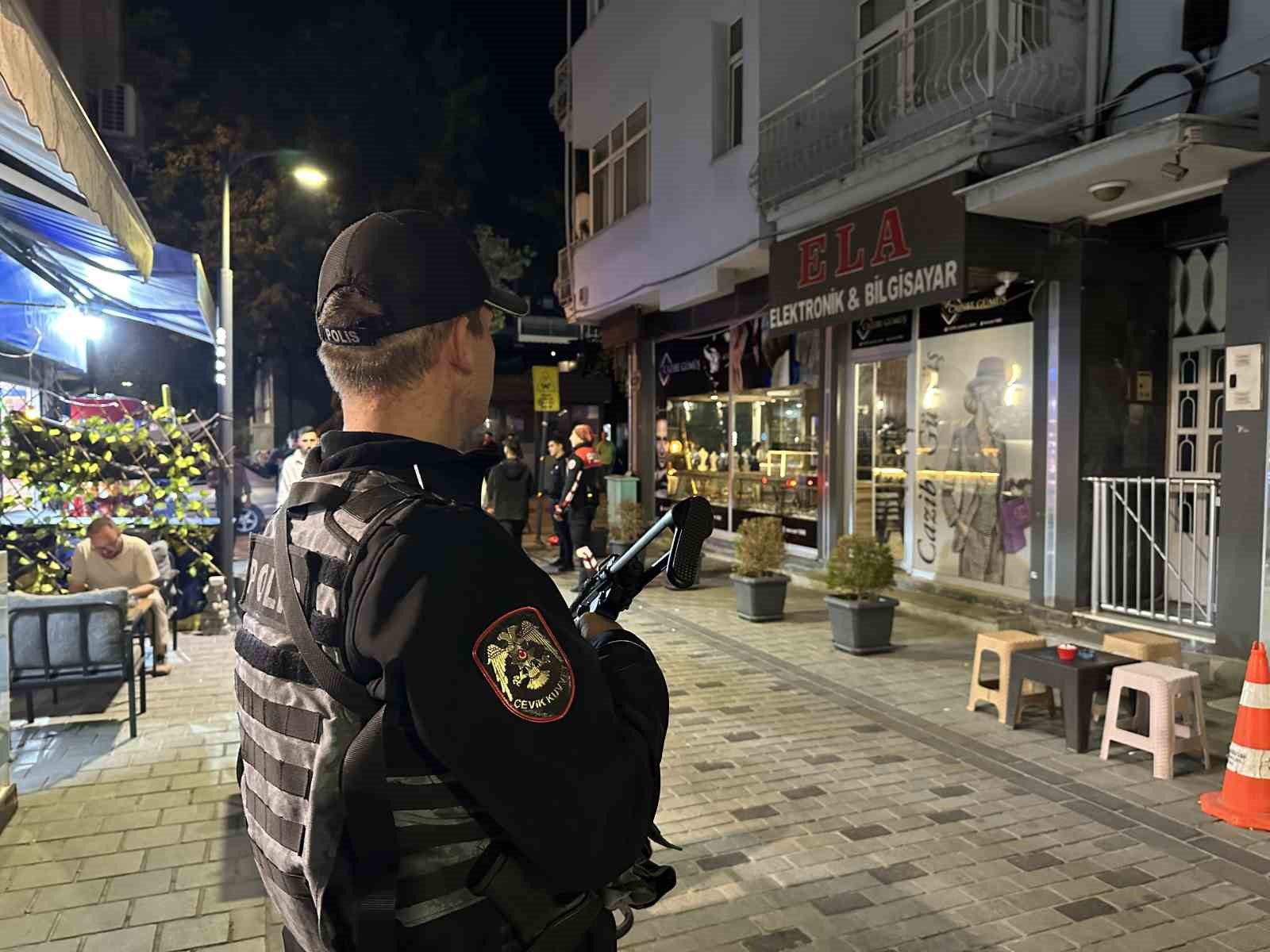 usak-ta-emniyet-ve-jandarmadan-huzur-ve-guven-uygulamasi