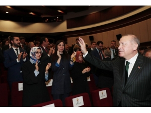 Cumhurbaşkanı Recep Tayyip Erdoğan, "Parti Bayrak Ve Afişleri İle Sokakları Donatmaya Günümüz Seçim Şartlarında Artık Gerek Yok. Ak Parti Olarak Görüntü Ve Gürültü Kirliği Oluşturulan Seçim Kampanyalarını Tamamen Terk E