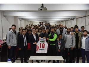 Adnan Menderes Anadolu Lisesi’nde Karesispor Coşkusu