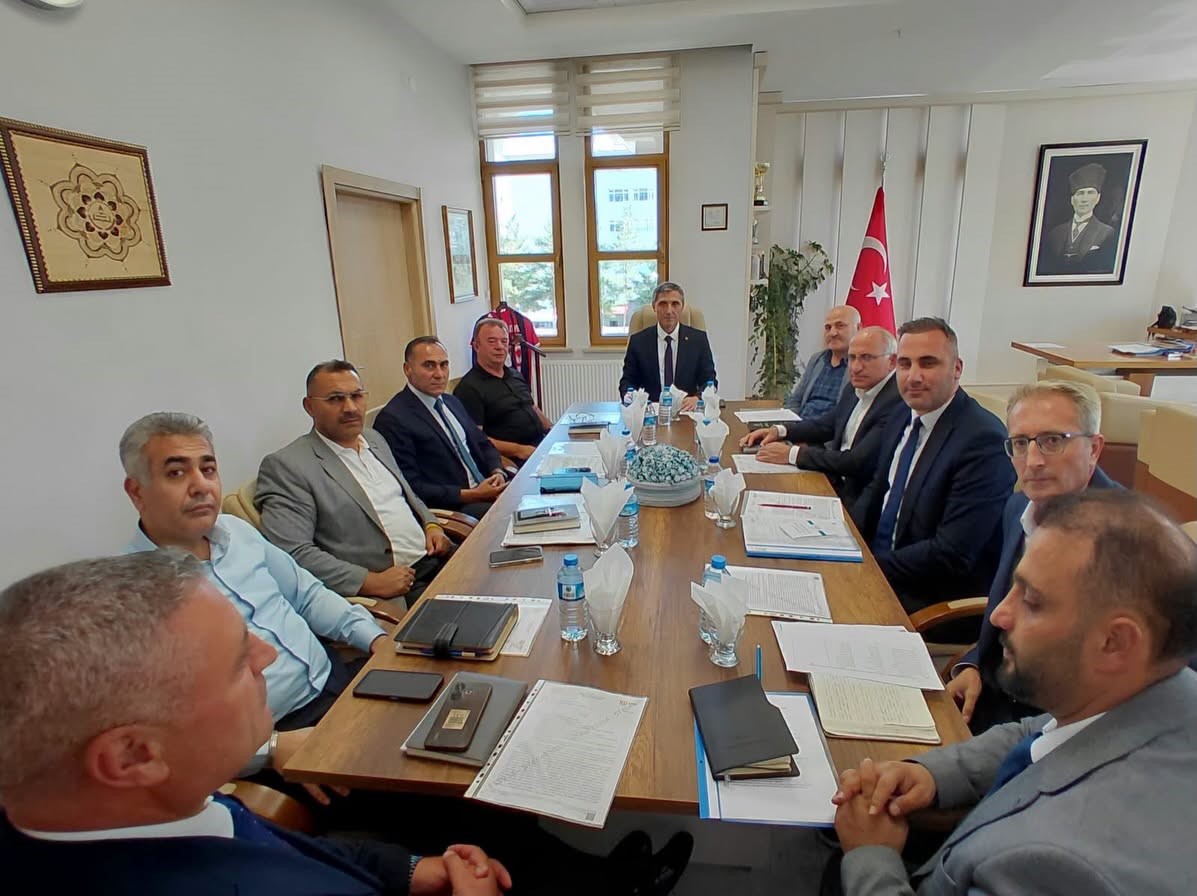 bayburt-ta-2026-2027-egitim-ogretim-yili-hazirliklari-degerlendirildi