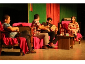 Erdemli Belediyesi Şehir Tiyatrosu Gösterime Devam Ediyor