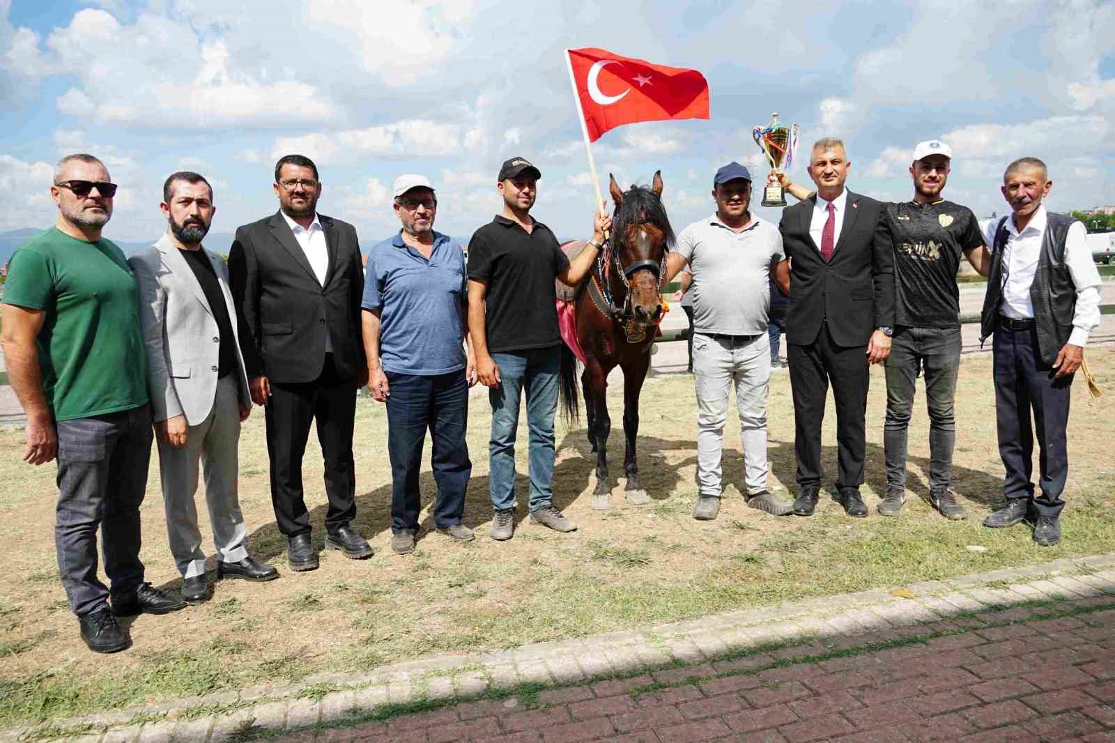 rahvan-at-kosusunda-altin-kemer-sahibini-buldu