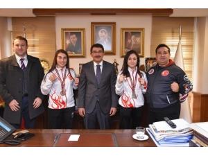 Şampiyonluk Sevinçlerini Başkan Çelik’le Paylaştılar