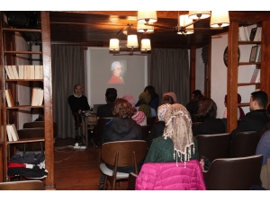 Akademide Dersler Devam Ediyor