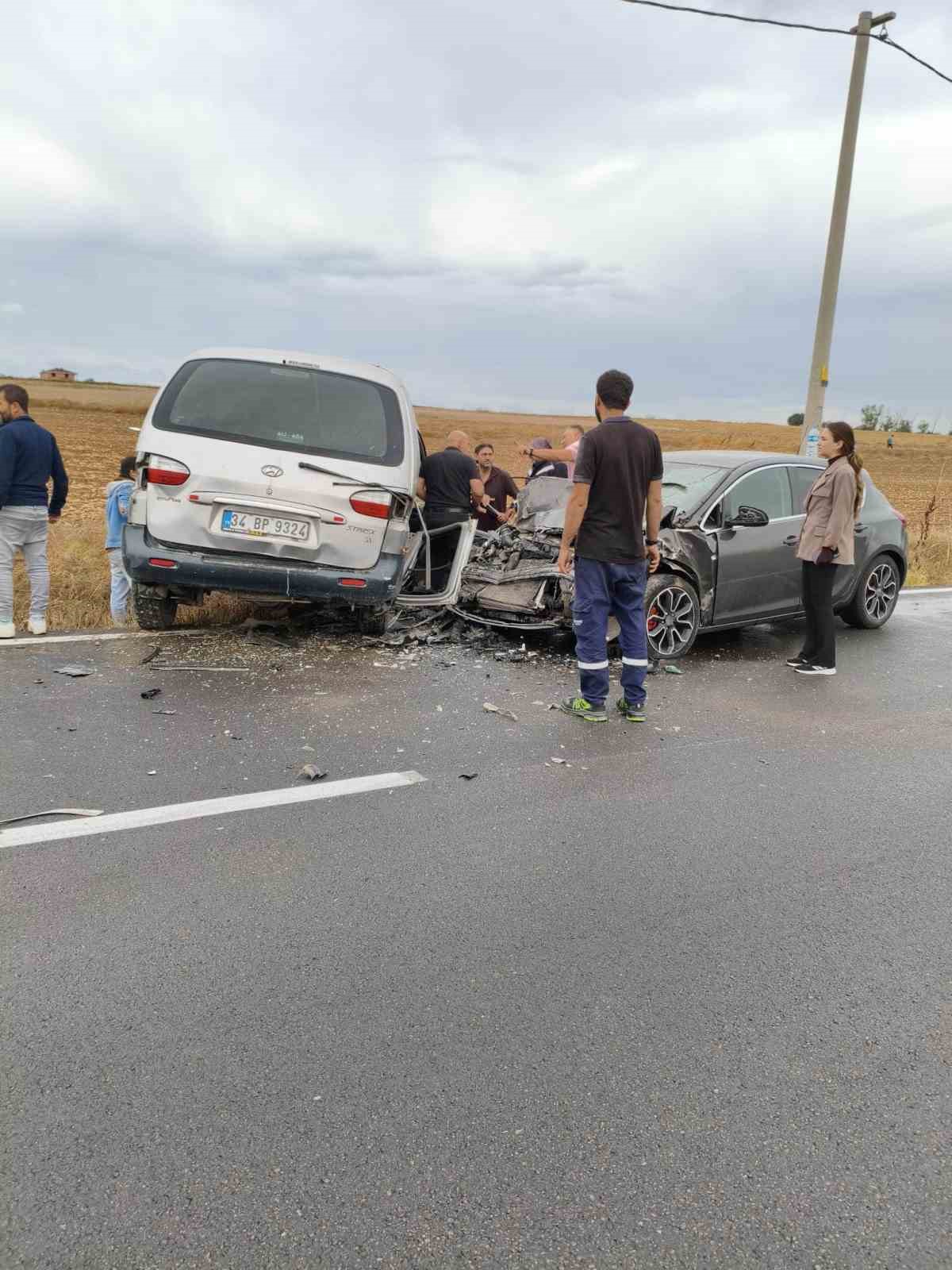 tekirdag-da-trafik-kazasi-2-si-cocuk-6-yarali