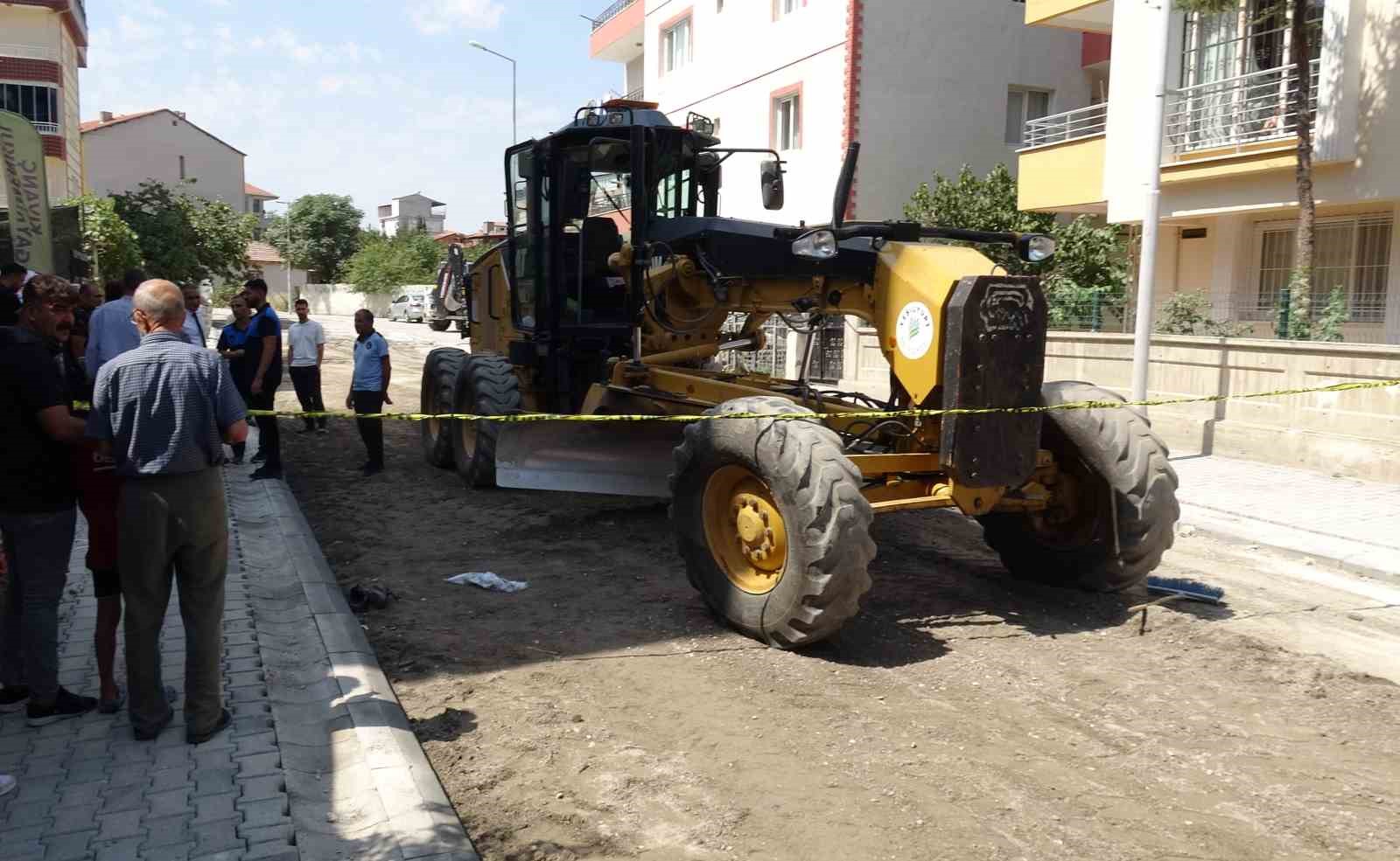 is-makinesinin-altinda-kalan-isci-hayatini-kaybetti