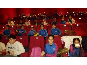 Okulun Başarılı Öğrencileri Sinema İle Ödüllendirildi